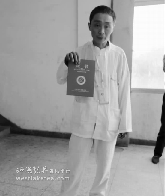 全国绿茶手工炒制大赛落幕 黄仁华获封“茶王”